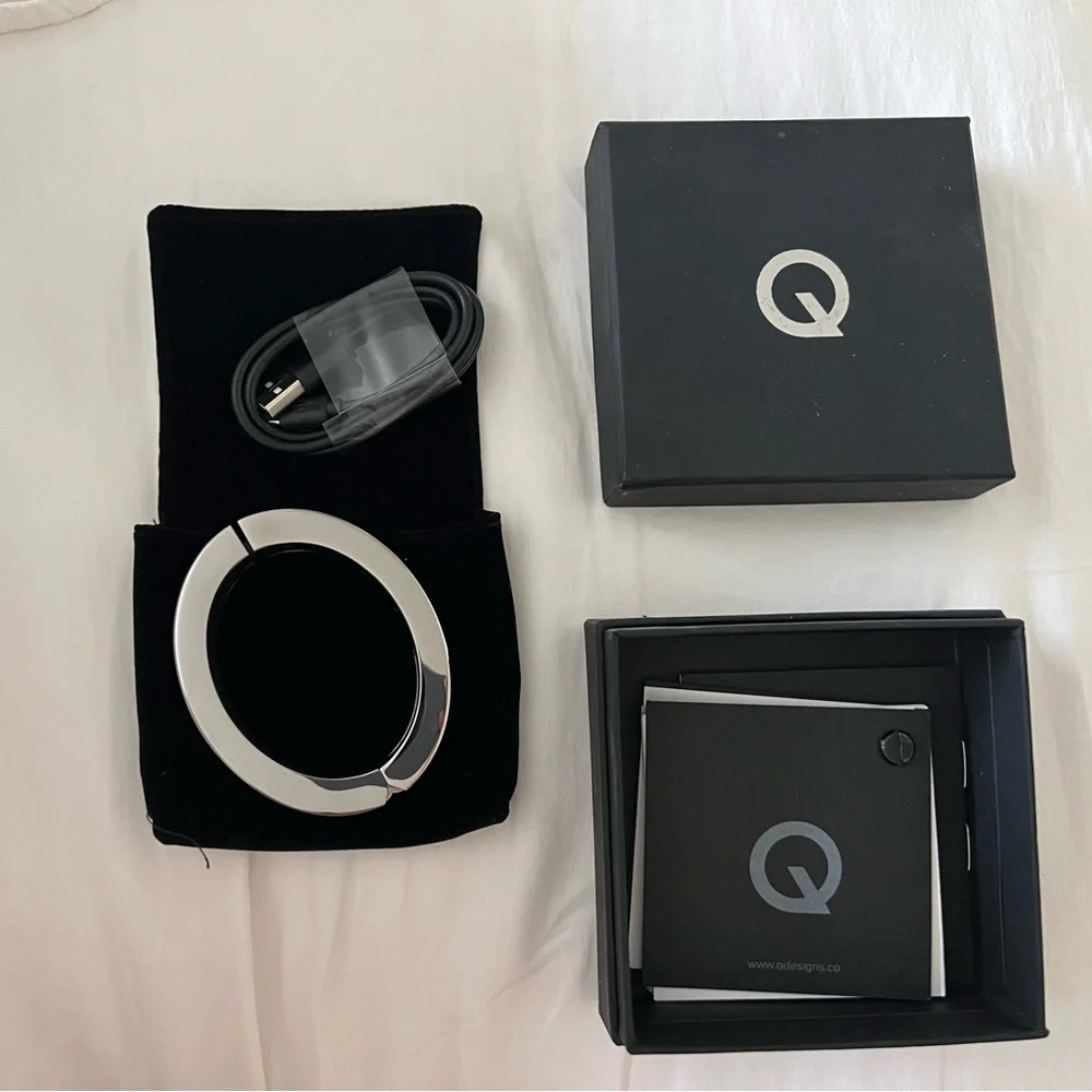 🆕 📱Q bracelet📱 Chrome Wearable Charging Bracelet